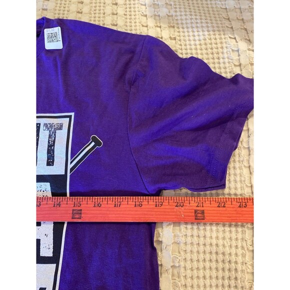 Gildan Hockey T Shirt NEW  Purple  Men’s Medium “Straight Outta The Penalty Box” - Picture 6 of 7